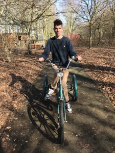 James op fiets